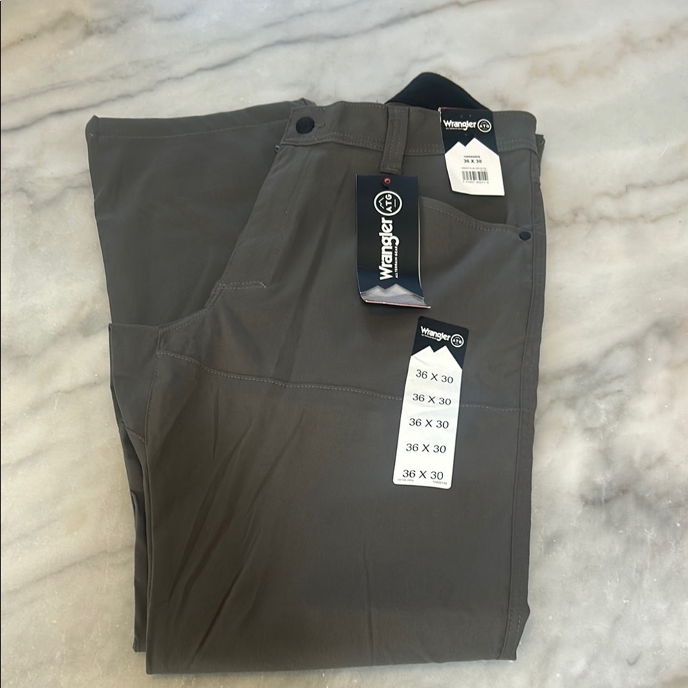 Wrangler Gray Cargo Pants with Modern Appeal - Picture 1 of 7